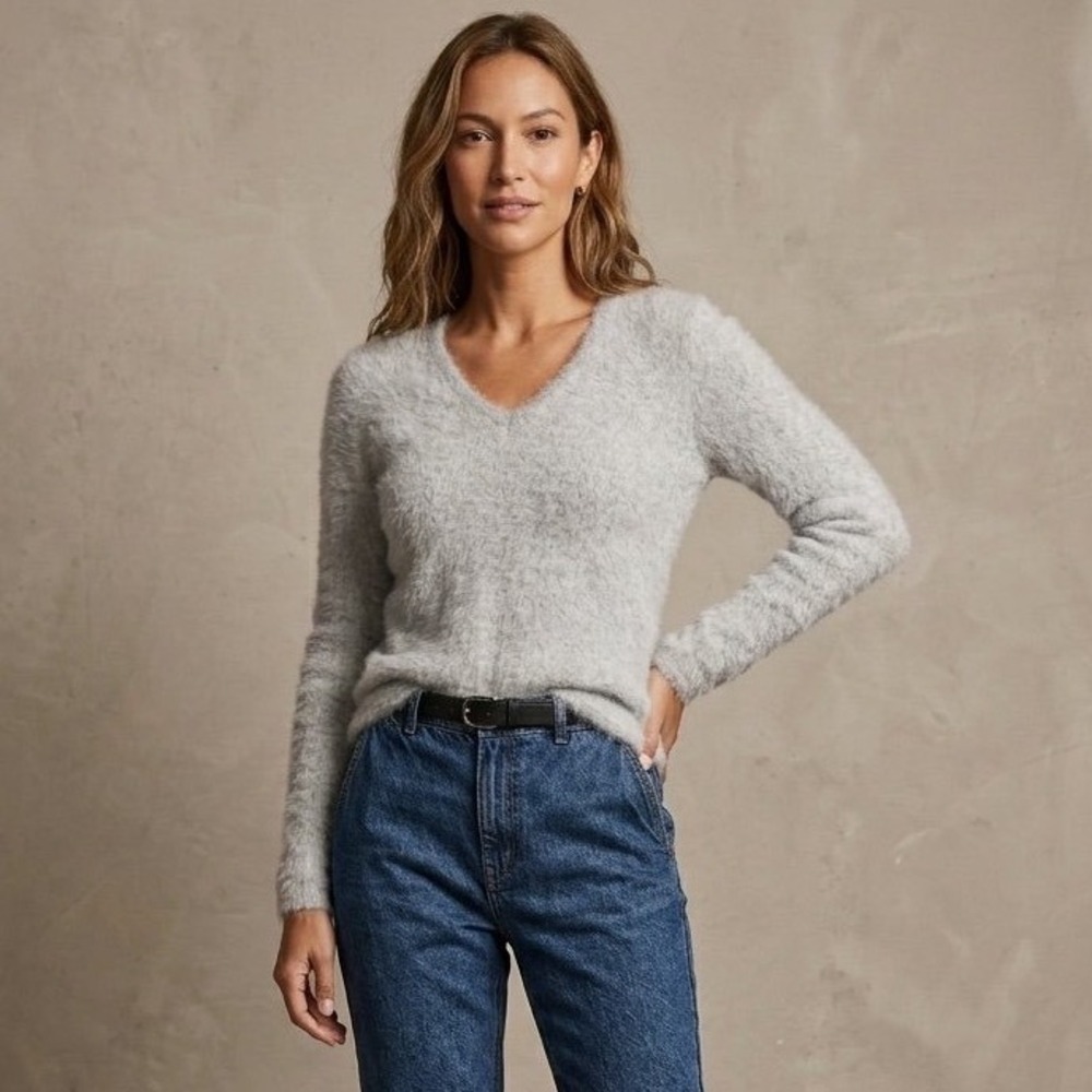 Belldini Womens Light Gray V Neck Long Sleeve Fuzzy Knit Sweater Angora‎ Size S